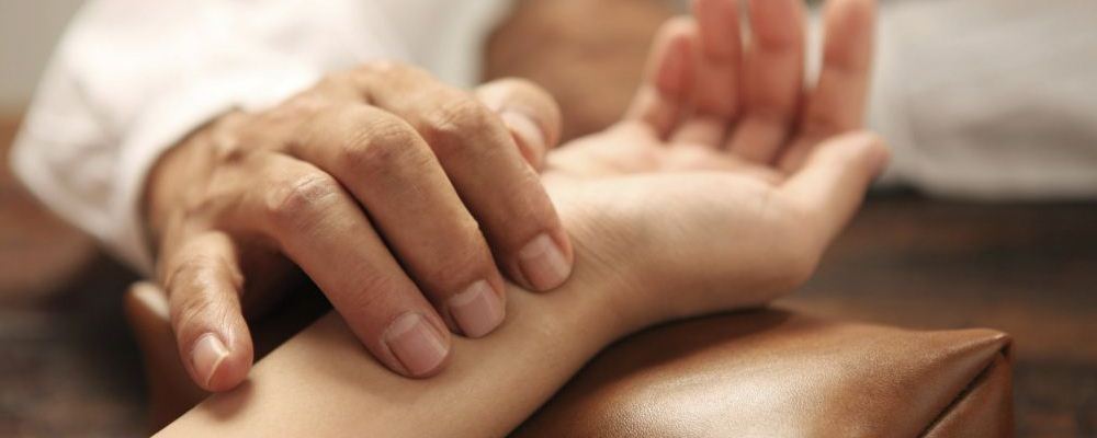 梳头也能养生 中医教你正确梳头防疾病 梳头也能养生 中医教你正确梳头防疾病