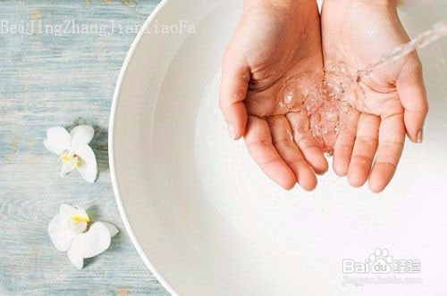 鱼鳞病手脚干燥僵硬怎么缓解？