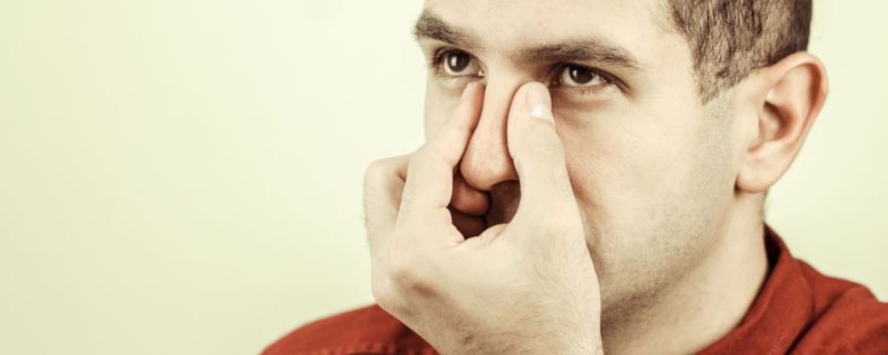 荐 按摩润鼻可防秋季感冒