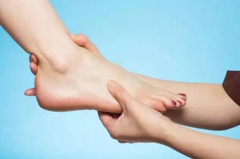 女人这里越湿表示越健康，但这里湿却是不健康的表现！你还不注意？