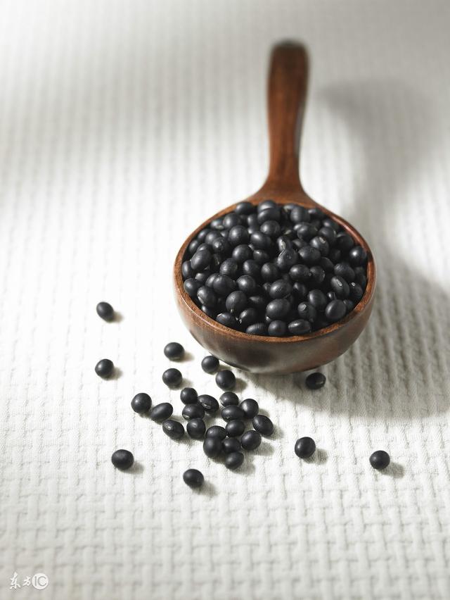 女性有这4个特征，说明不易变老！看看你符合吗？