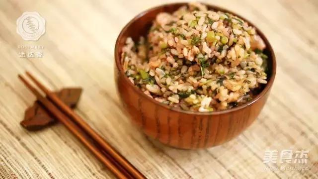 它被称为“长寿菜”，端午前后吃，赛过吃补药！