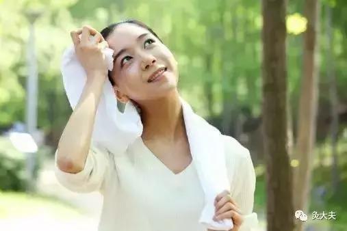 这个部位出汗，竟是中风前兆！夏天到了，都得注意！
