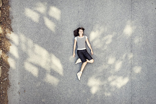 向往一朵云的生活，简约，简单；随风而来，随风而去。