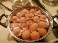 煮鸡蛋用热水还是冷水 生活中这些问题怎么解答