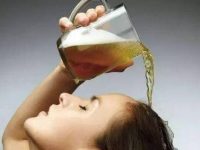 啤酒洗头有什么好处 常用啤酒洗发护发效果好 啤酒洗头有什么好处 常用啤酒洗发护发效果好