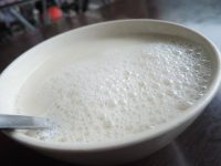 煮豆浆有白色泡沫是怎么回事？能吃吗？
