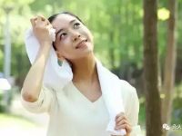 这个部位出汗，竟是中风前兆！夏天到了，都得注意！